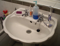 sink toiletries